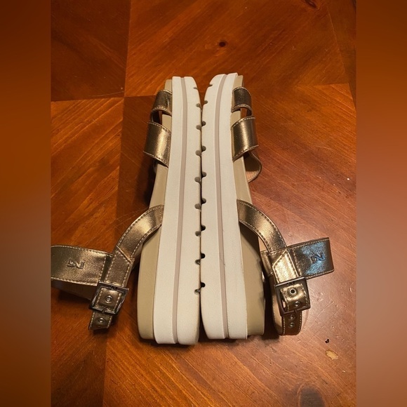 NeroGiardini Womens Size 37 (US 7) Leather Metallic Gold Flatform Sandals - Picture 4 of 16